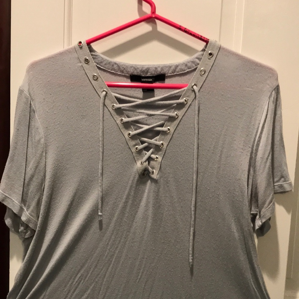 Forever21 brand short sleeve cross T-shirt